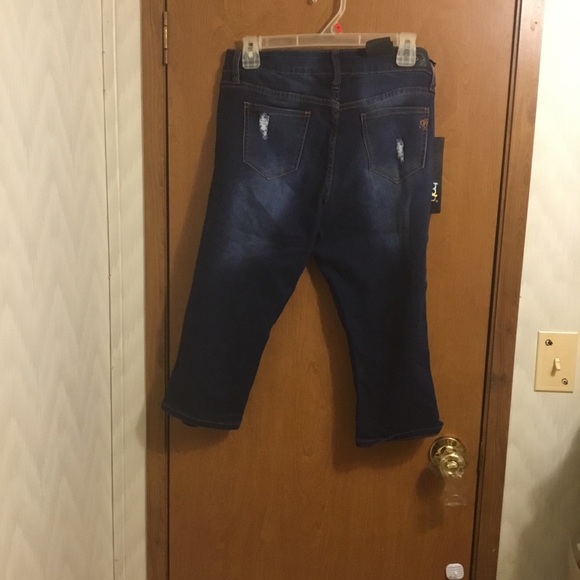 Bob Destroyed Dark Wash Jean Capris 11 - Picture 3 of 3